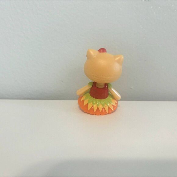 Hello Kitty with Sunflower Bow Sitting and Standing Figure - Picture 4 of 6